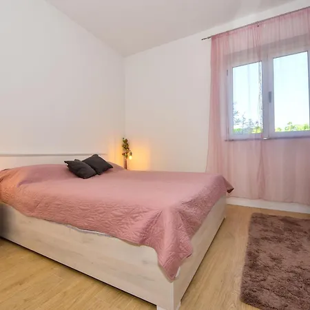 Ines By Interhome كالي